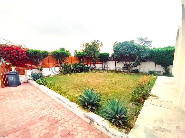 villa for rent with garden  7