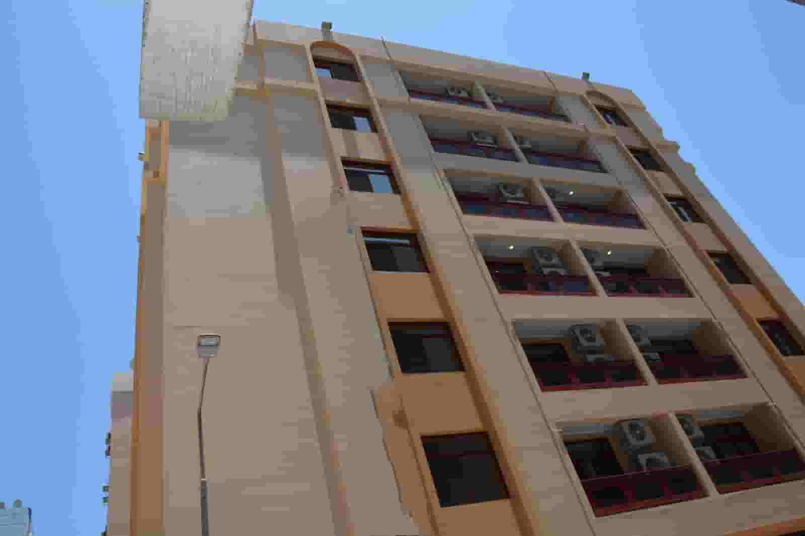 مبنى شقق مفروشة للبيع