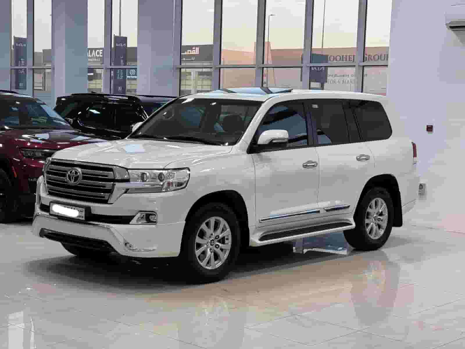 2017 Toyota Land Cruiser GX-R