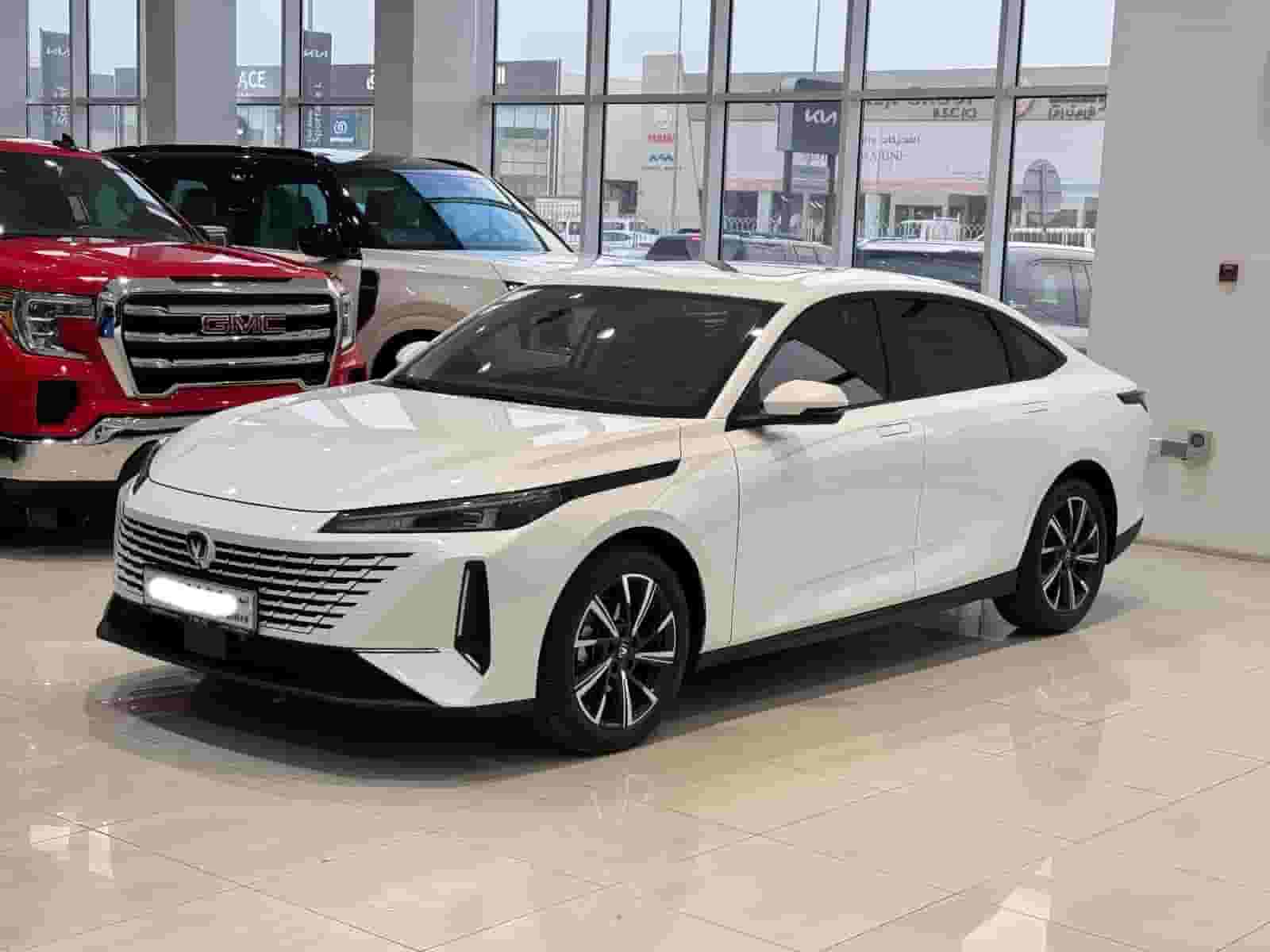 شانجان إيدو بلس 2025 (أبيض)