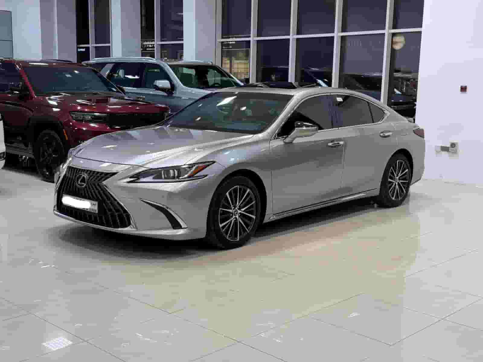 لكزس ES-350/2023 (فضي)
