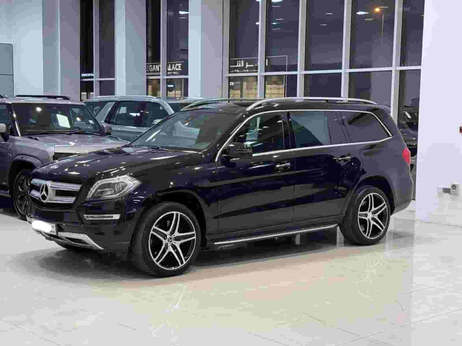 Mercedes Benz GL-500 / 2015 (Black)