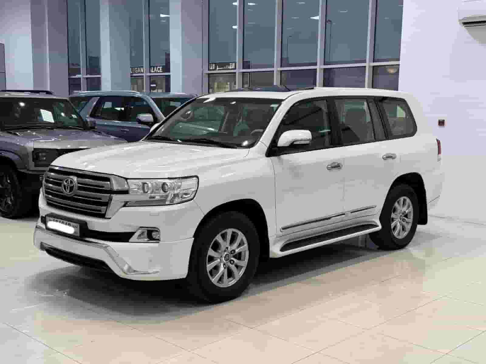 Toyota Land Cruiser GX-R 2018 (White)
