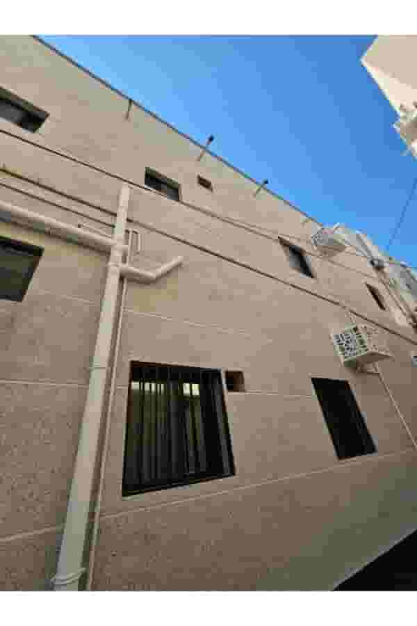 An opportunity to sell a building in Umm Al Hassam