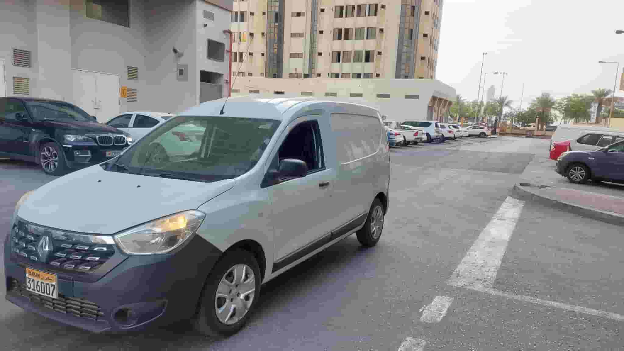 شاحنة شحن رينو دوكر 