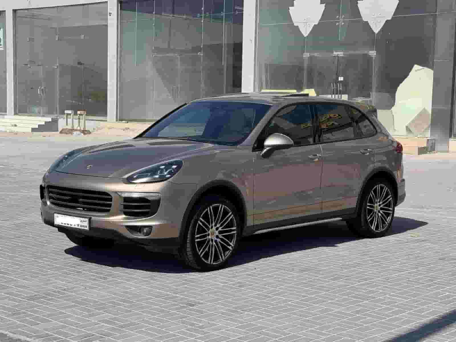 Porsche Cayenne S 2015 (Gold)