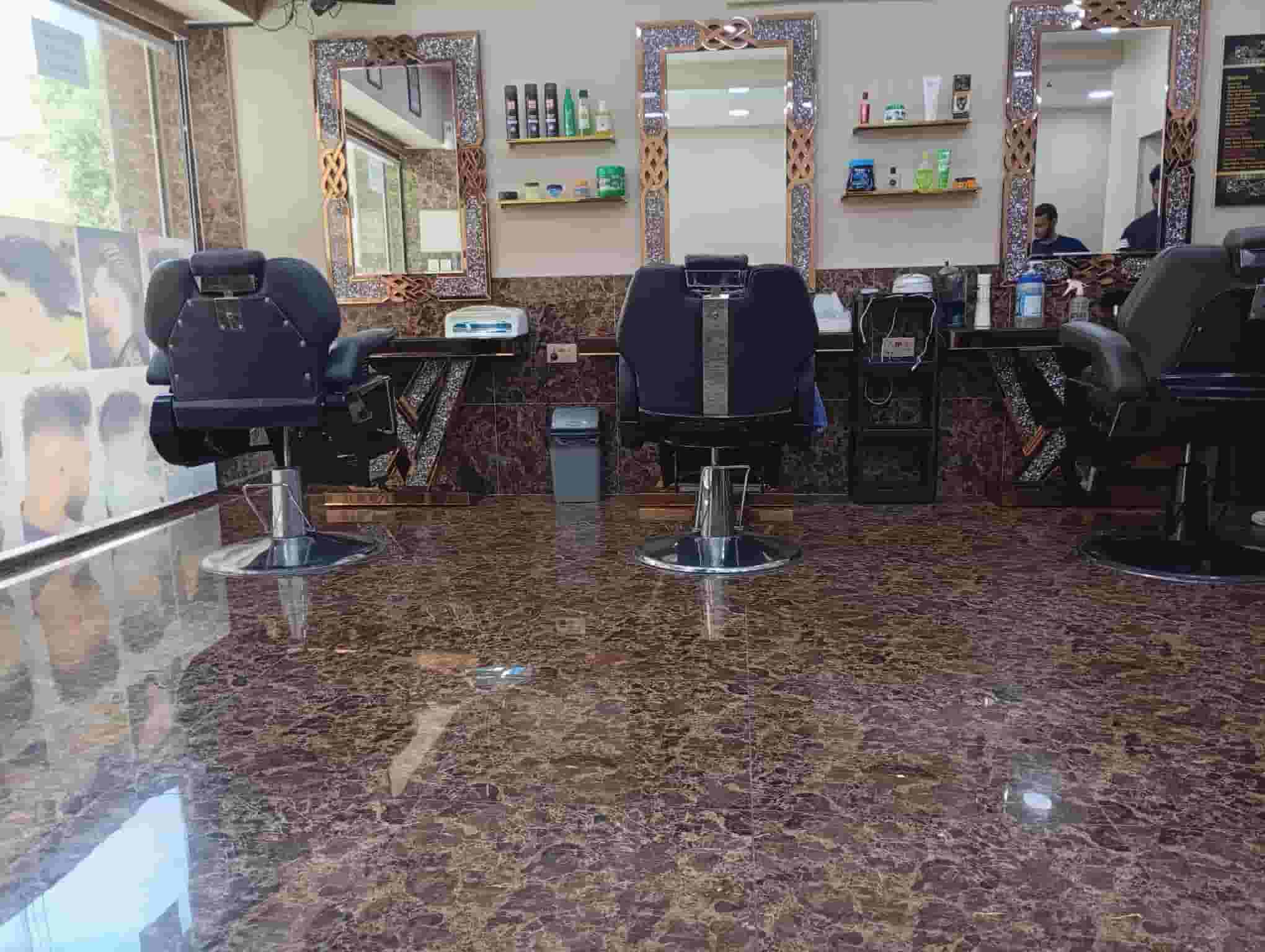 A barber shop in Hoora