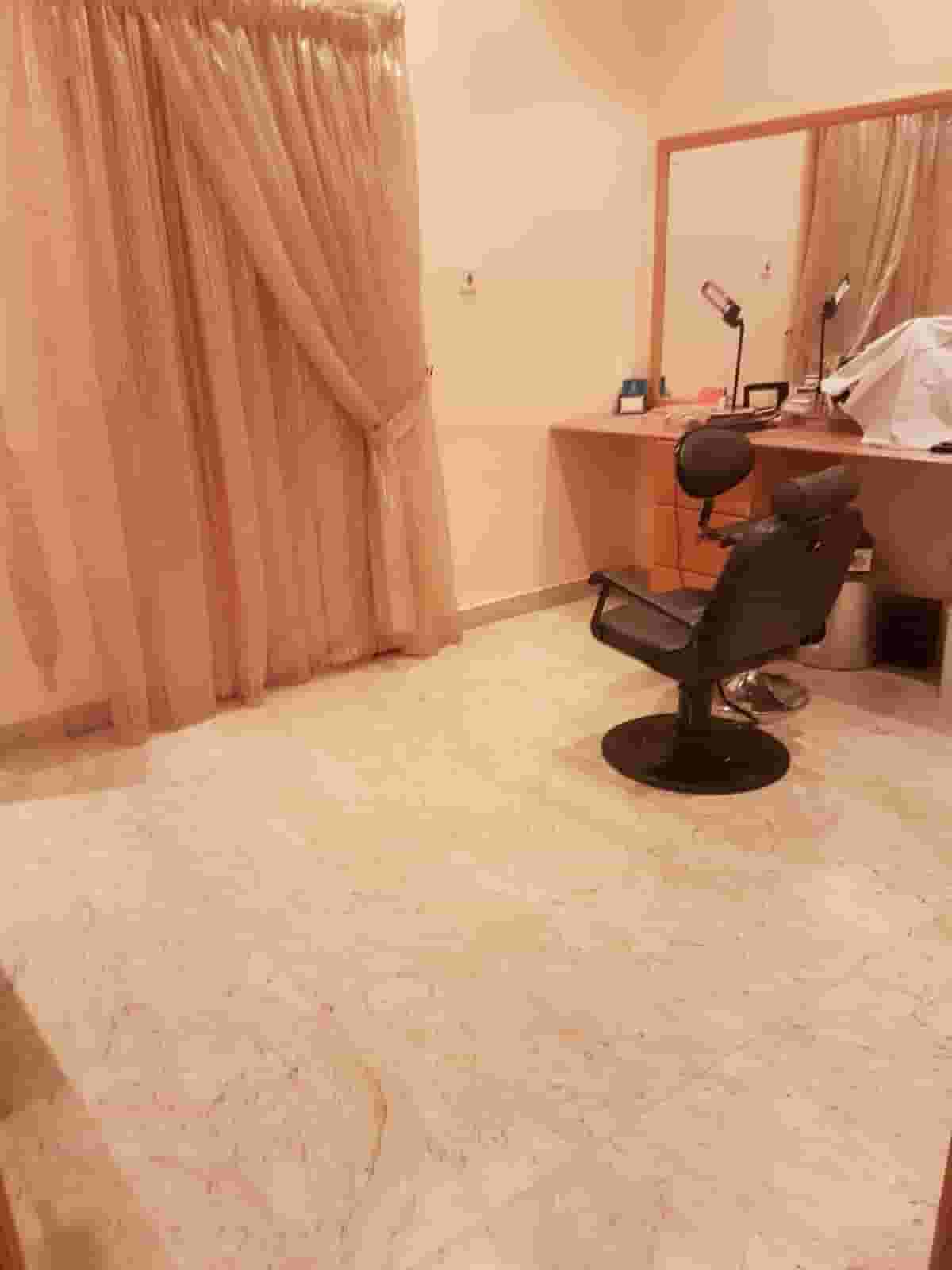 محل للبيع بالمحرق 212 م