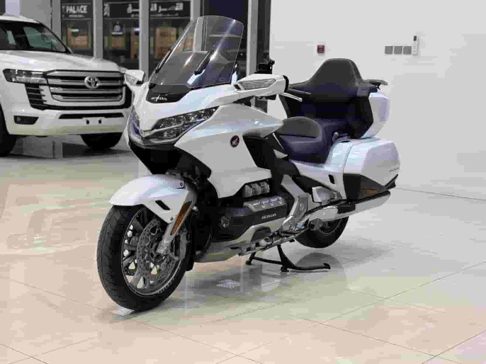 دراجة هوندا GL1800J  2018 (أبيض)