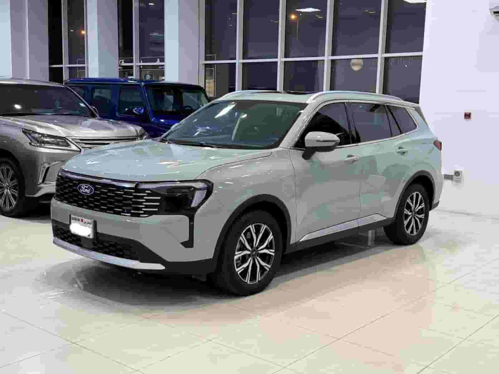 فورد تريتوري 2025 (رمادي)