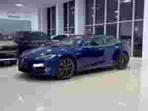 تسلا إس موديل 2019 (أزرق)