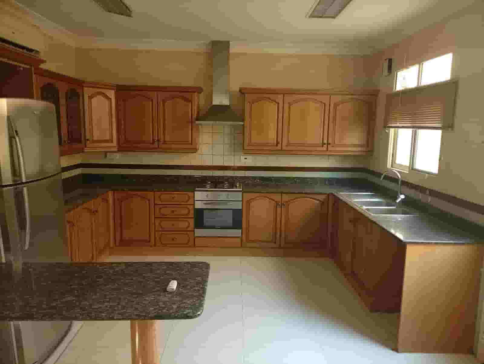 فيلا للايجار بمنطقة الماحوز