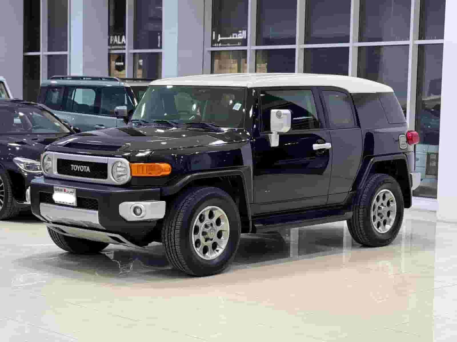 تويوتا إف جي كروزر 2013 (أسود)