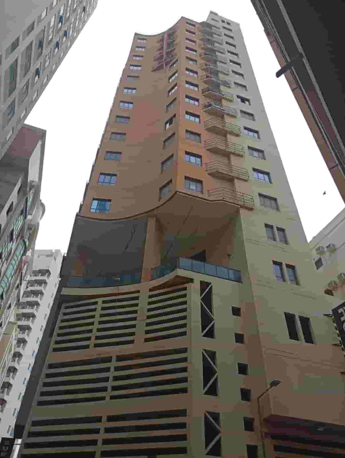 Building for rent in the Hoora area