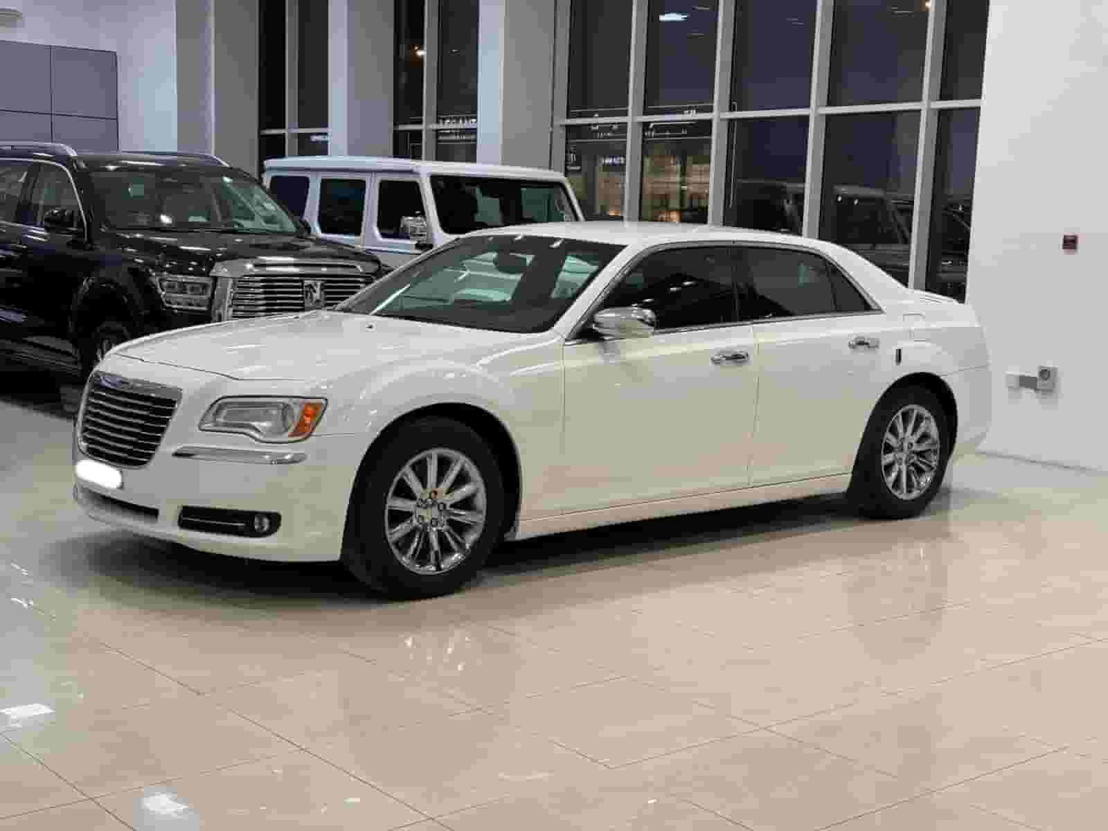 Chrysler 300C 2012 (White)