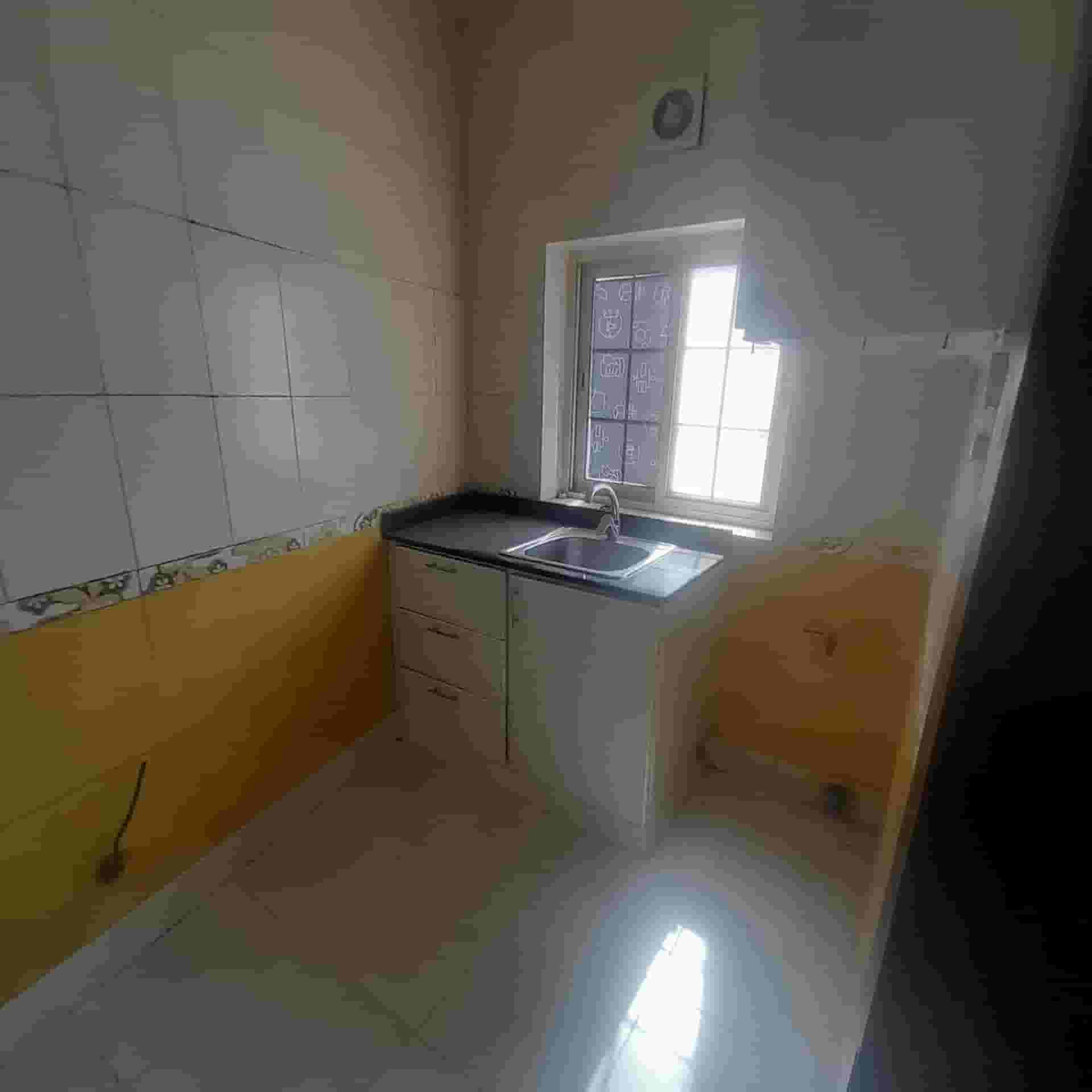 #للايجار استوديوهات مع الكهرباء في راس رمان بالقرب موقف سيارات المؤيد