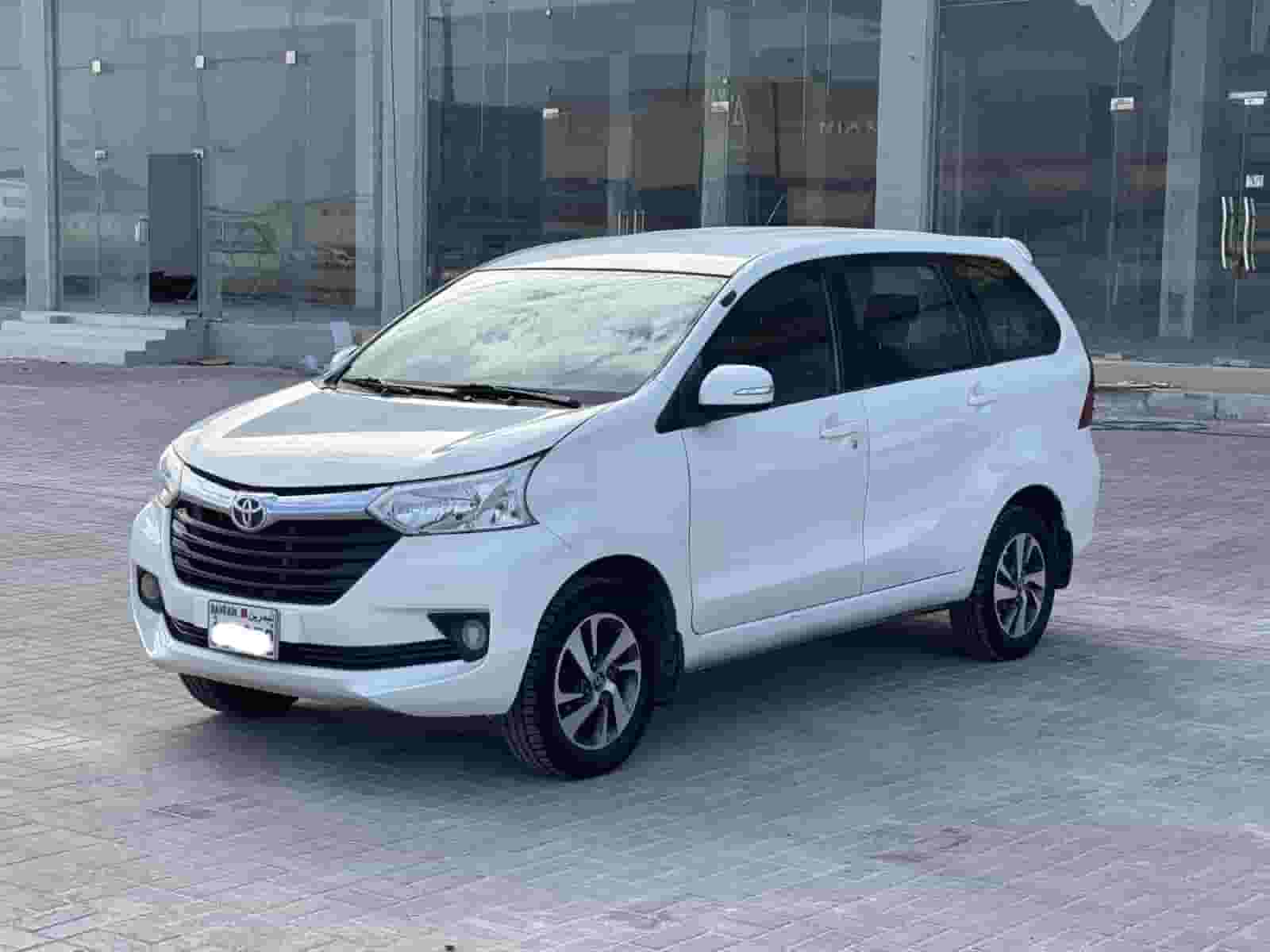 Toyota Avanza 2017 (White)