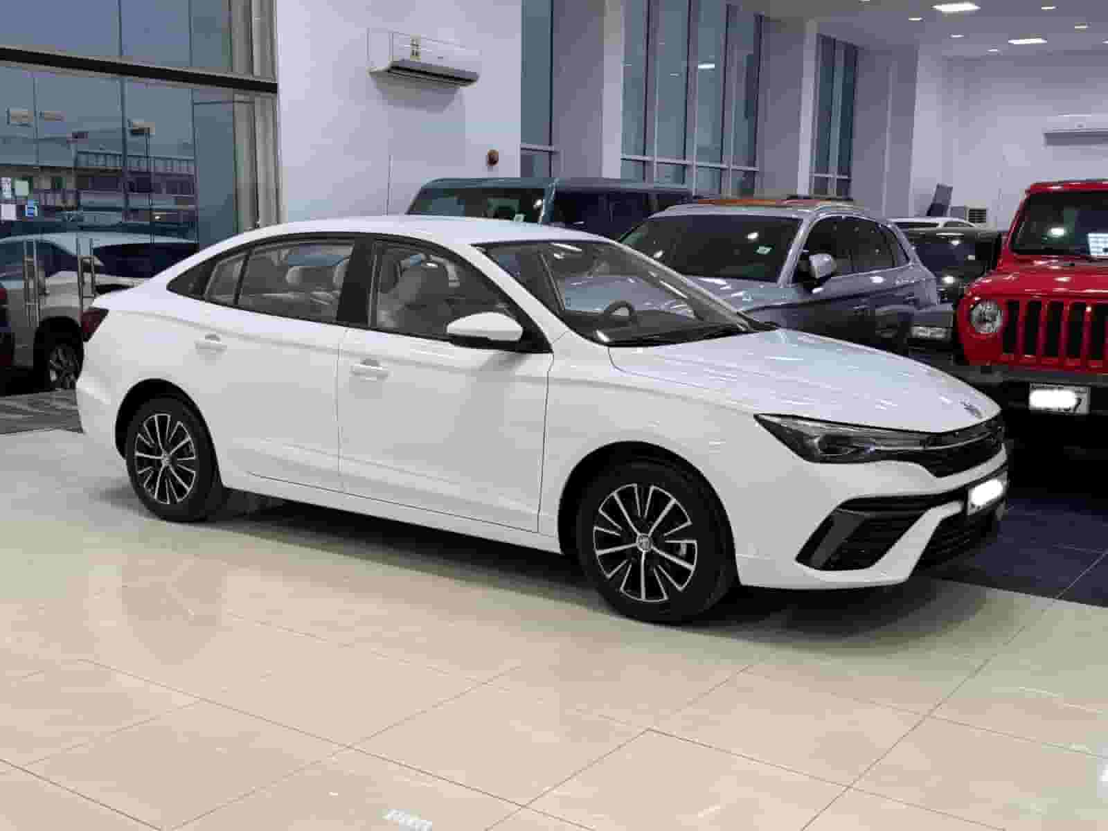 إم جي 5/2026 (أبيض)