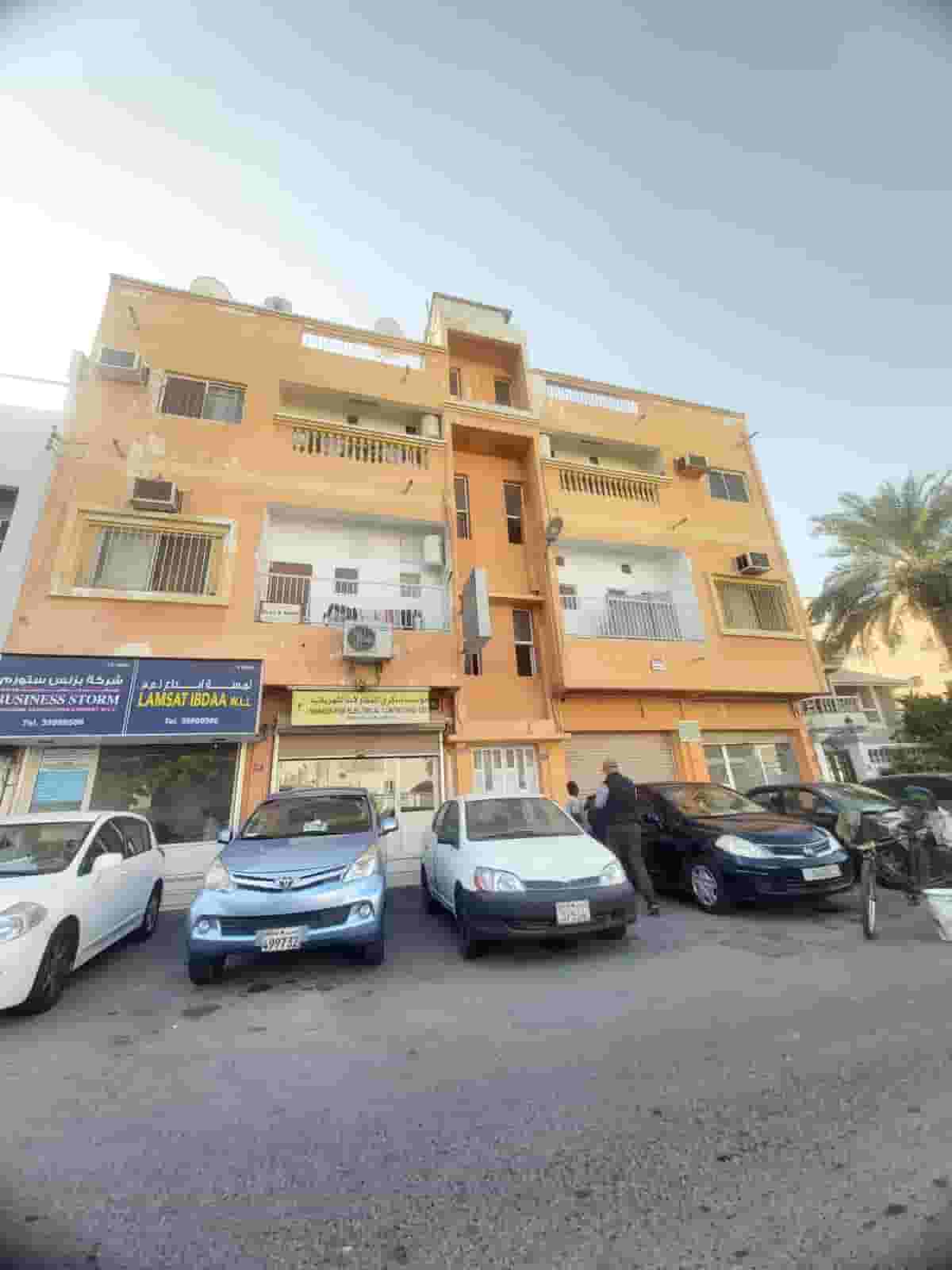 بناية للبيع بمنطقة المحرق