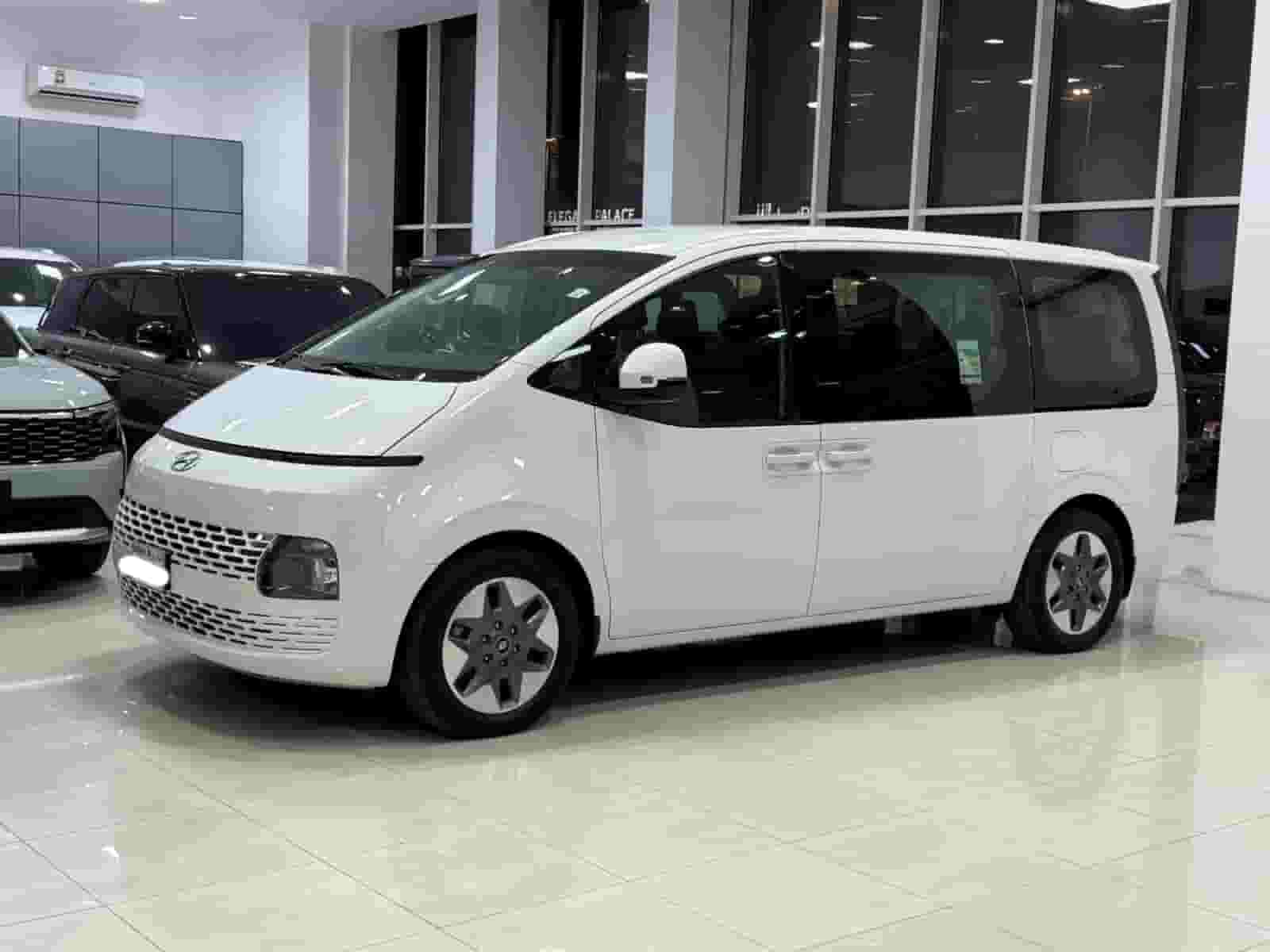 هيونداي ستاريا 2023