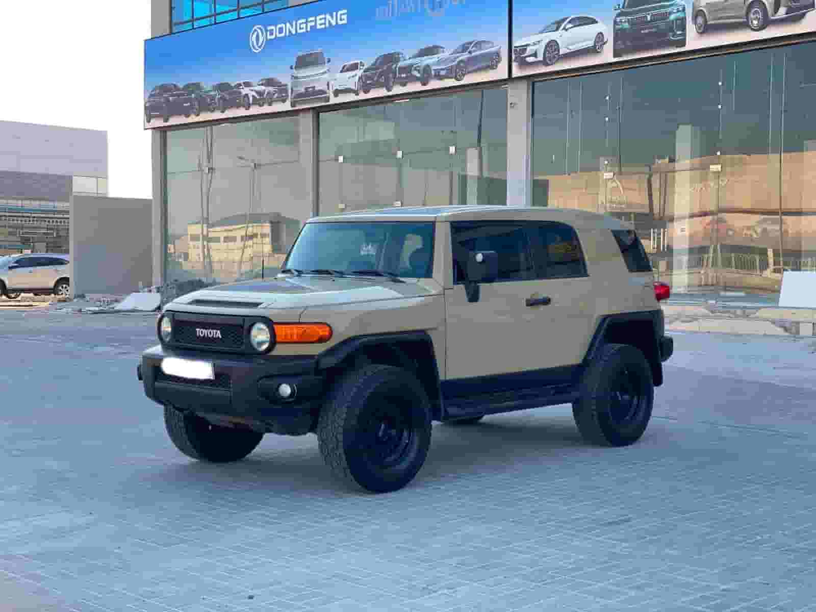 Toyota FJ Cruiser 2015 (Beige)