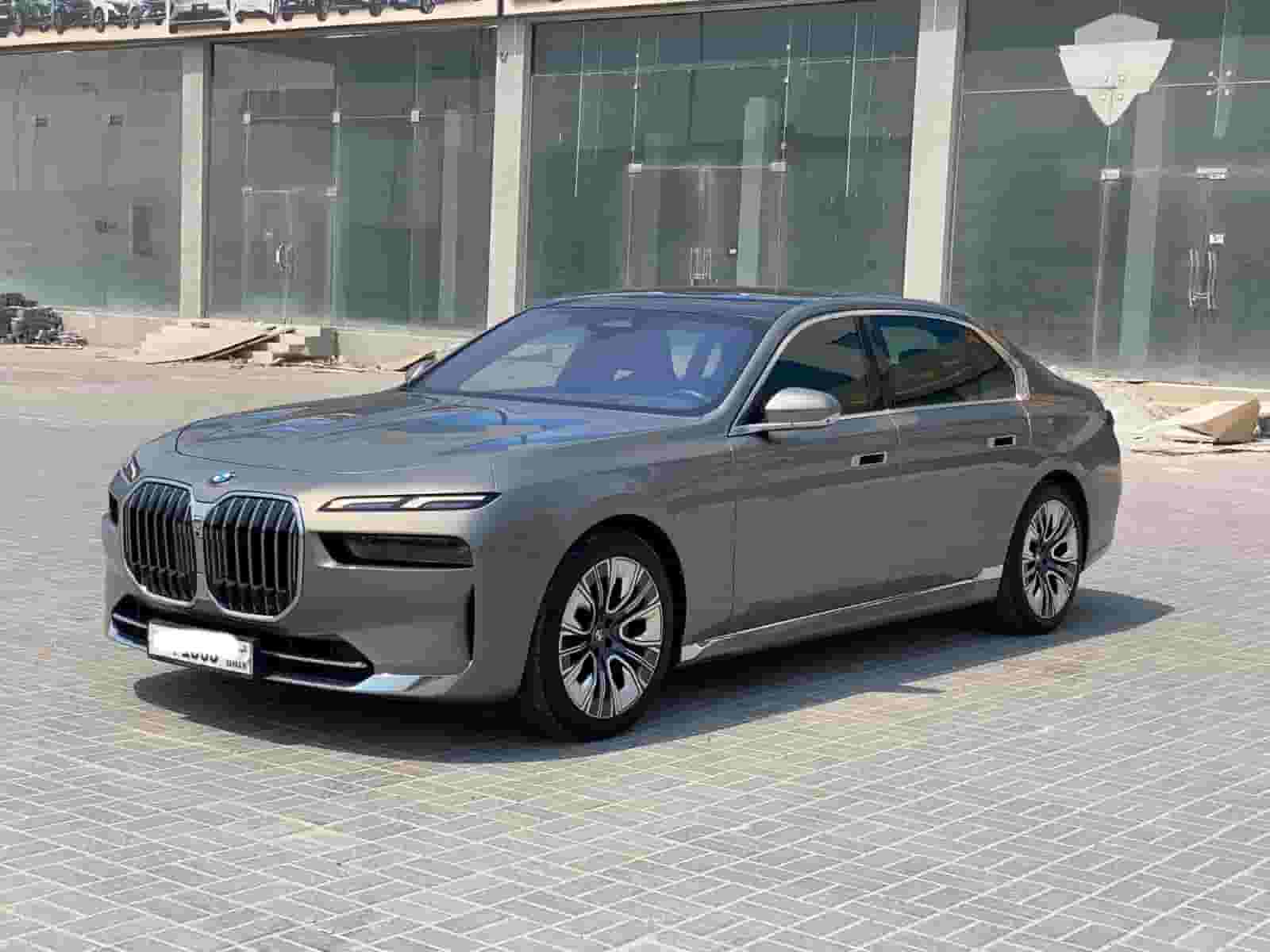 بي إم دبليو 735i 2023 