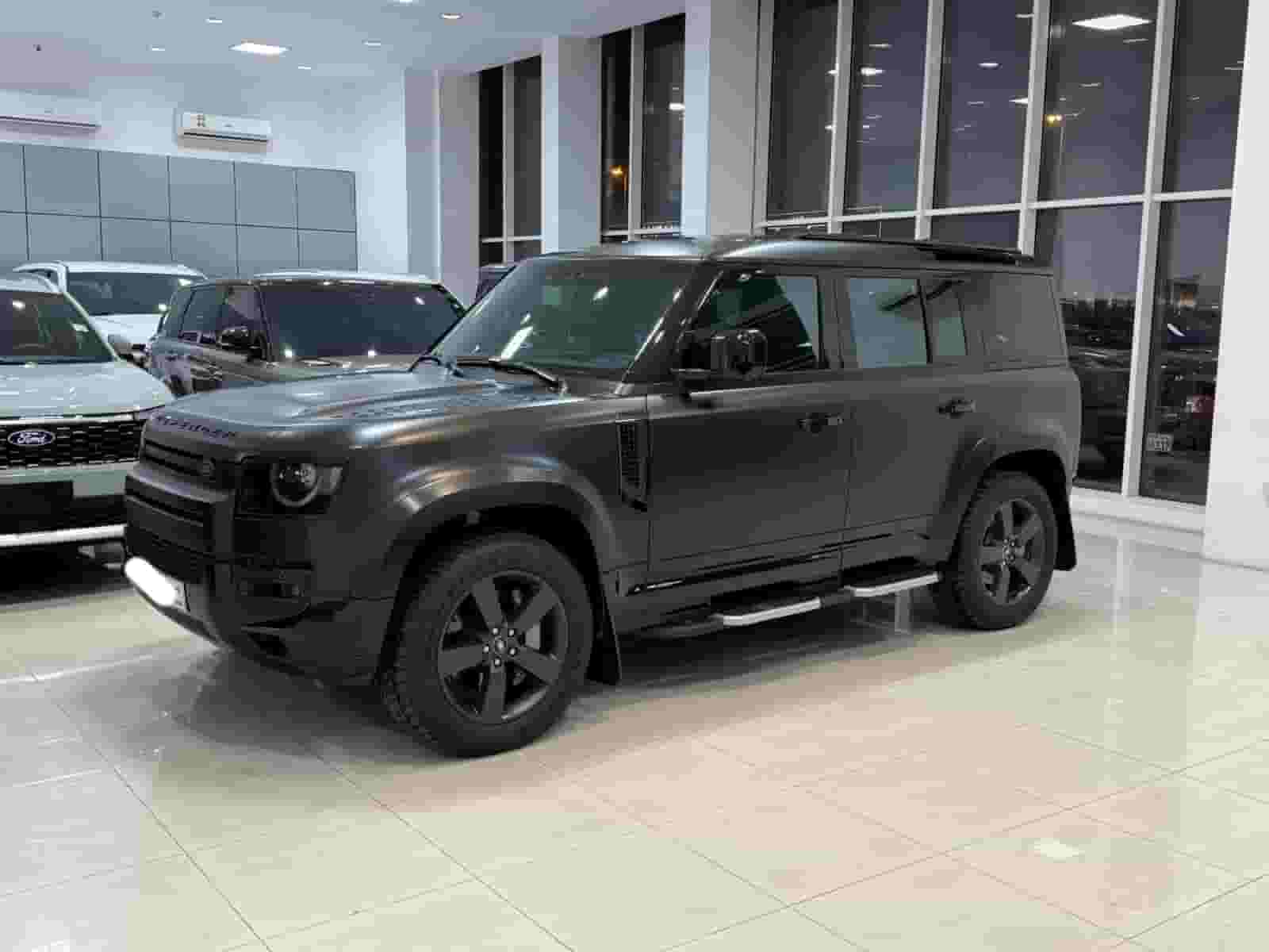 لاند روفر ديفندر P400 2024  