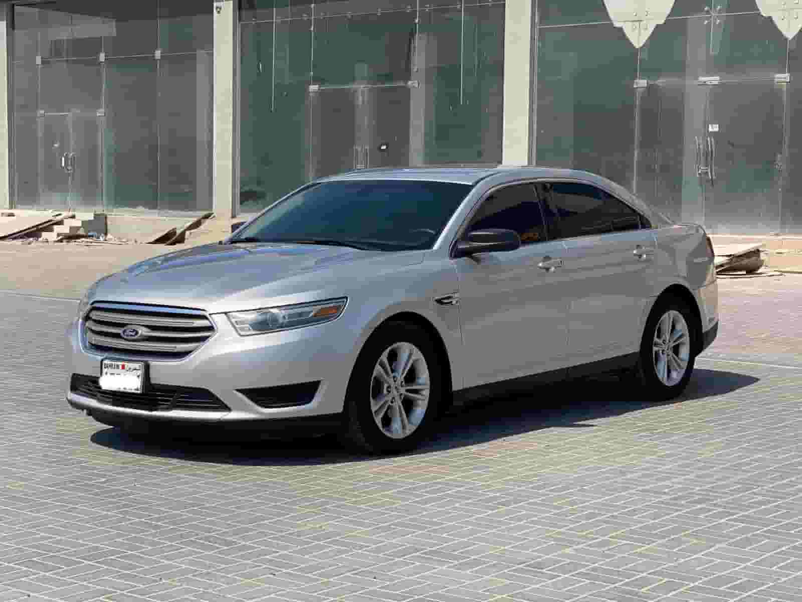 Ford Taurus 2014 (Silver)