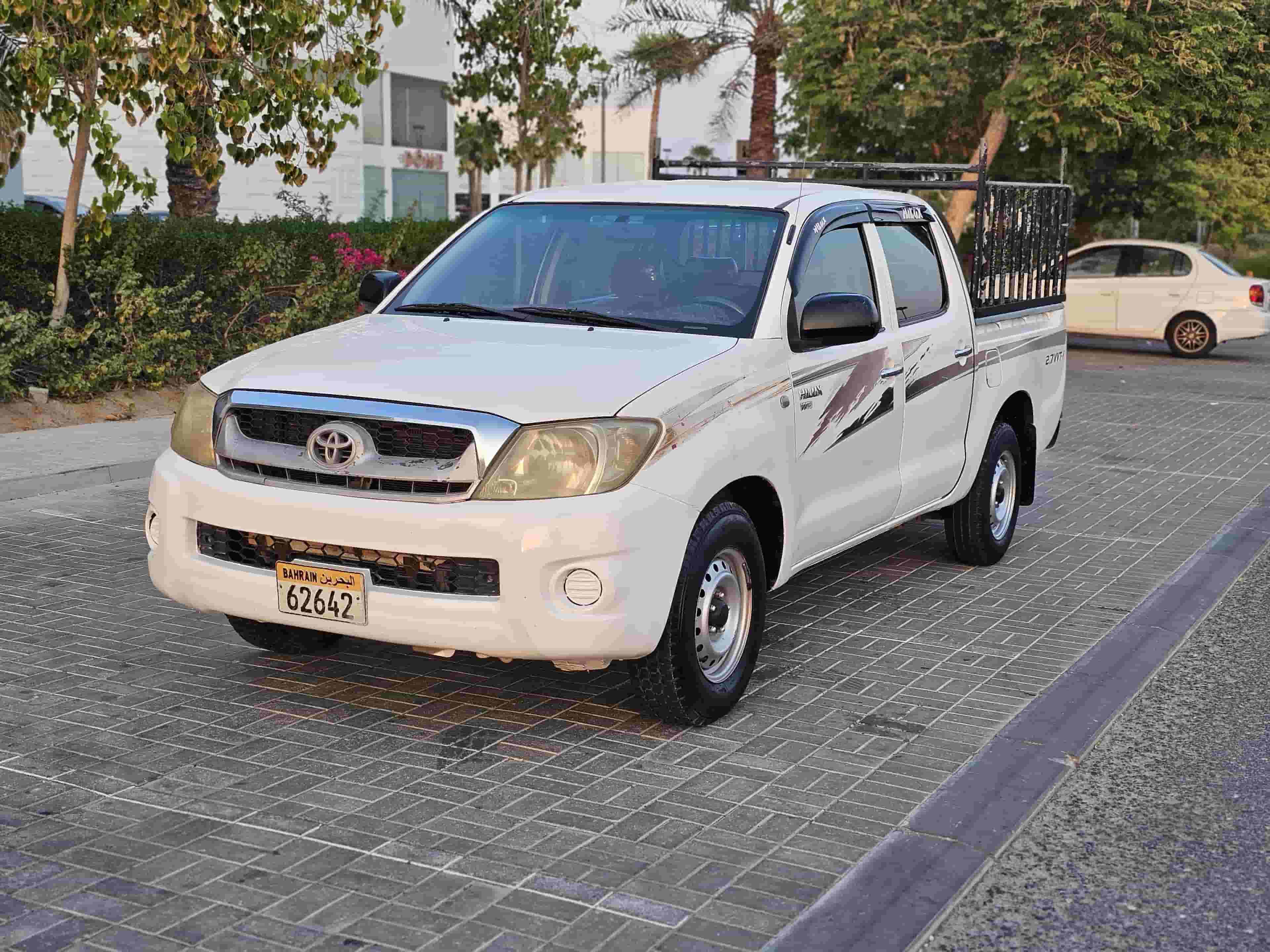 Toyota Hilux 2009 - Pass & insr 31st Sep 27 (one year ) - 250K KM only - 2850 BD negotiable