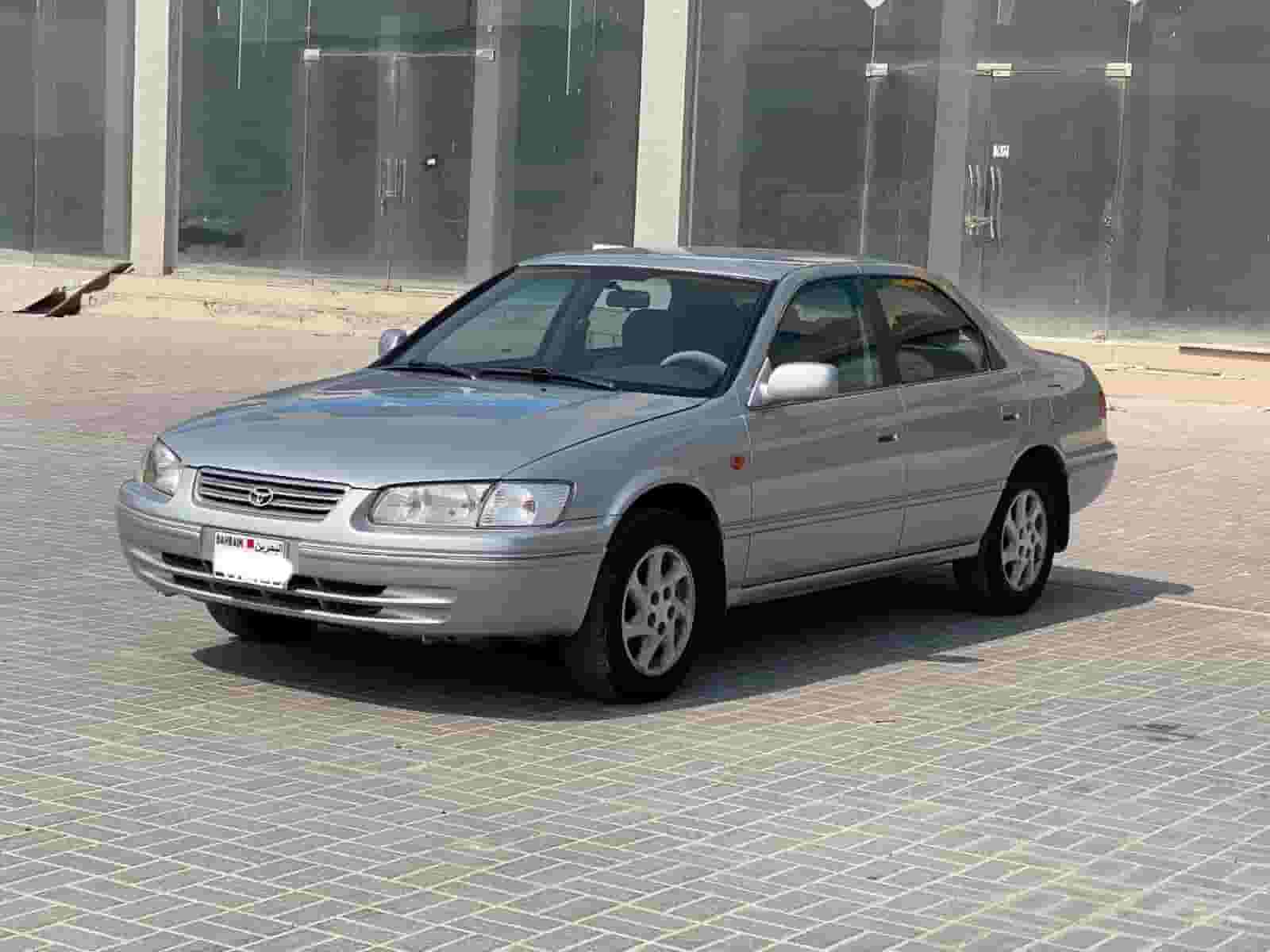 تويوتا كامري 2002 (فضي)