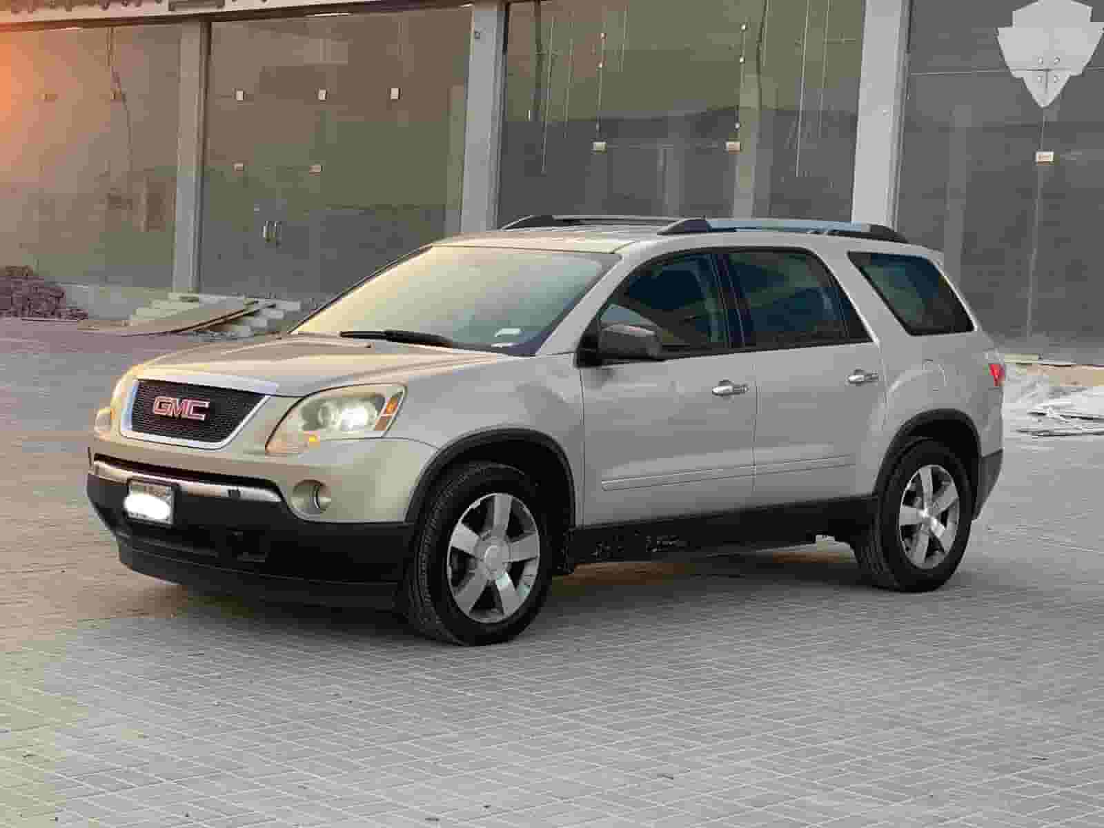 GMC Acadia 2011 (Gold)
