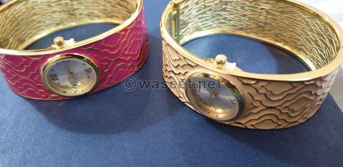 A set of two watches for women 0