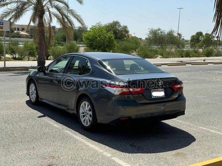 Toyota Camry LE Hybrid 2020  6