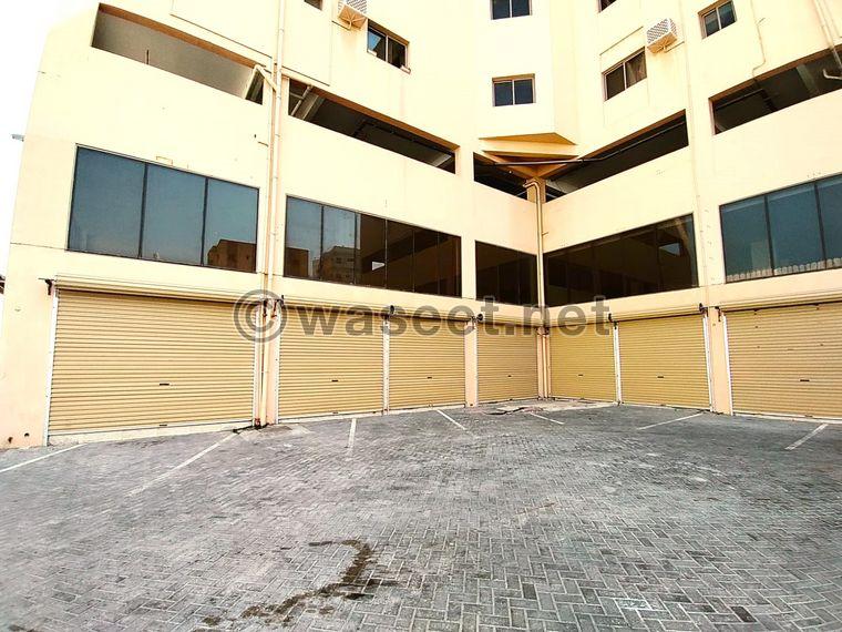 Commercial showroom for rent in Salmaniya 4