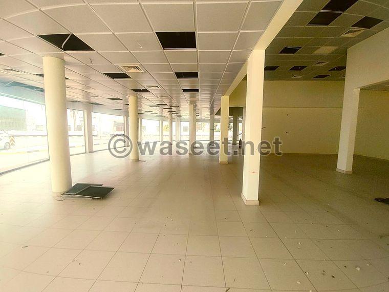 A 300 sqm commercial showroom for rent in Muharraq  1