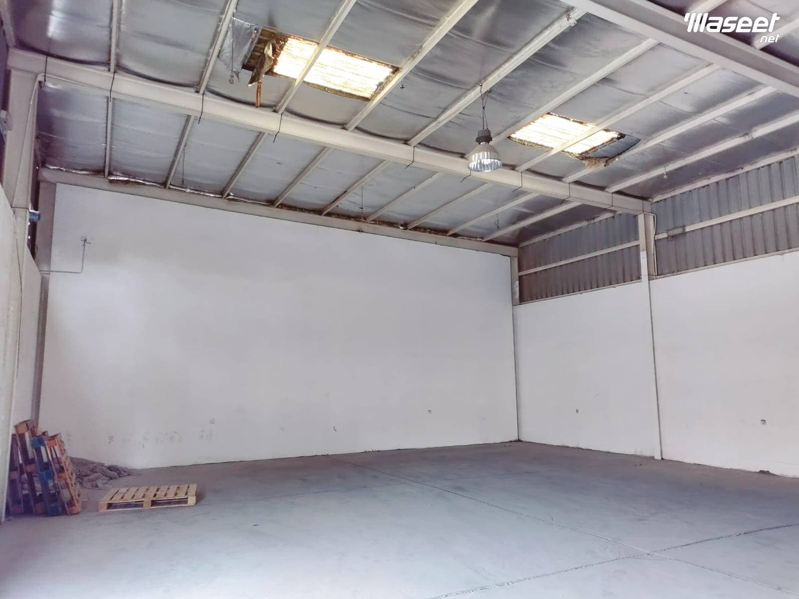 Warehouse for rent in Sitra 285 meters 1