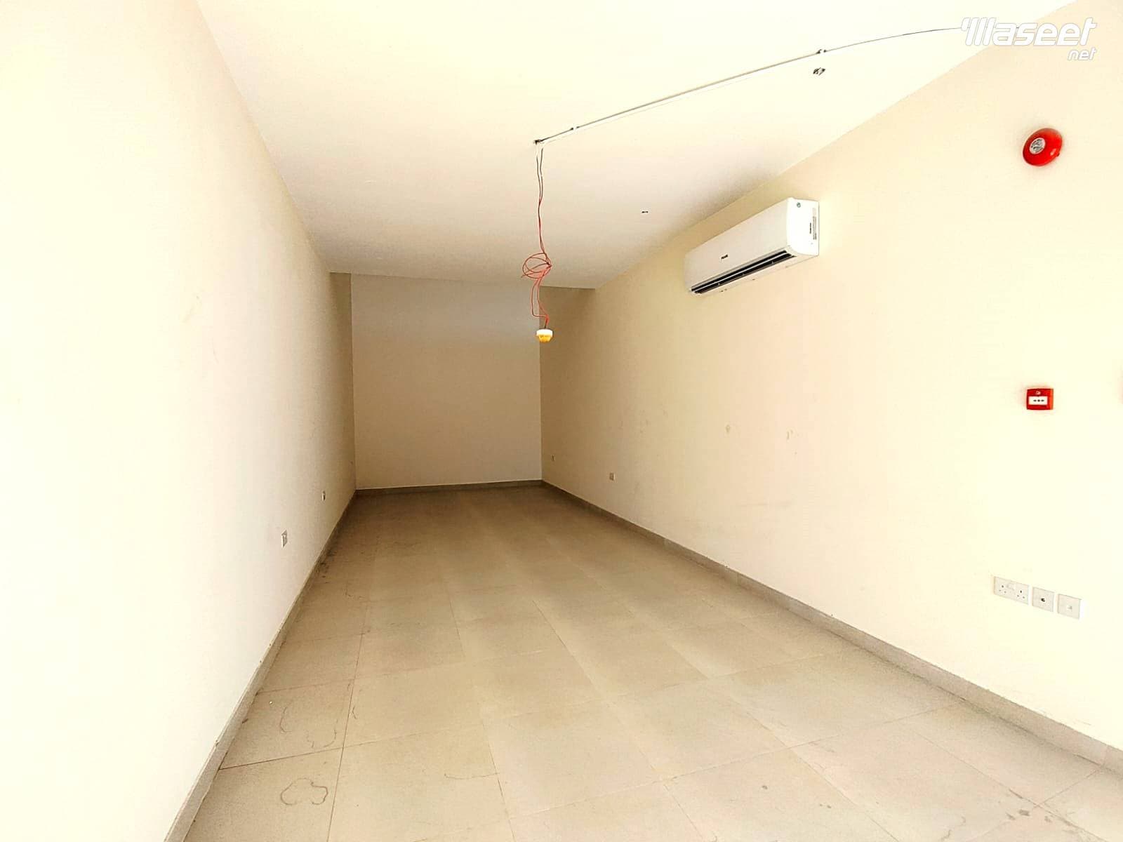 Commercial shop for rent in Hidd 1