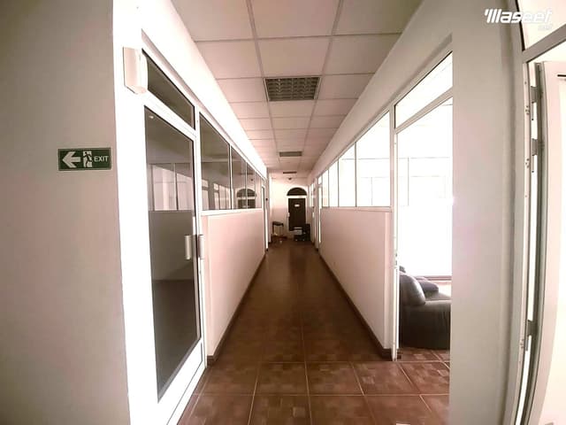 Commercial office for rent 125m