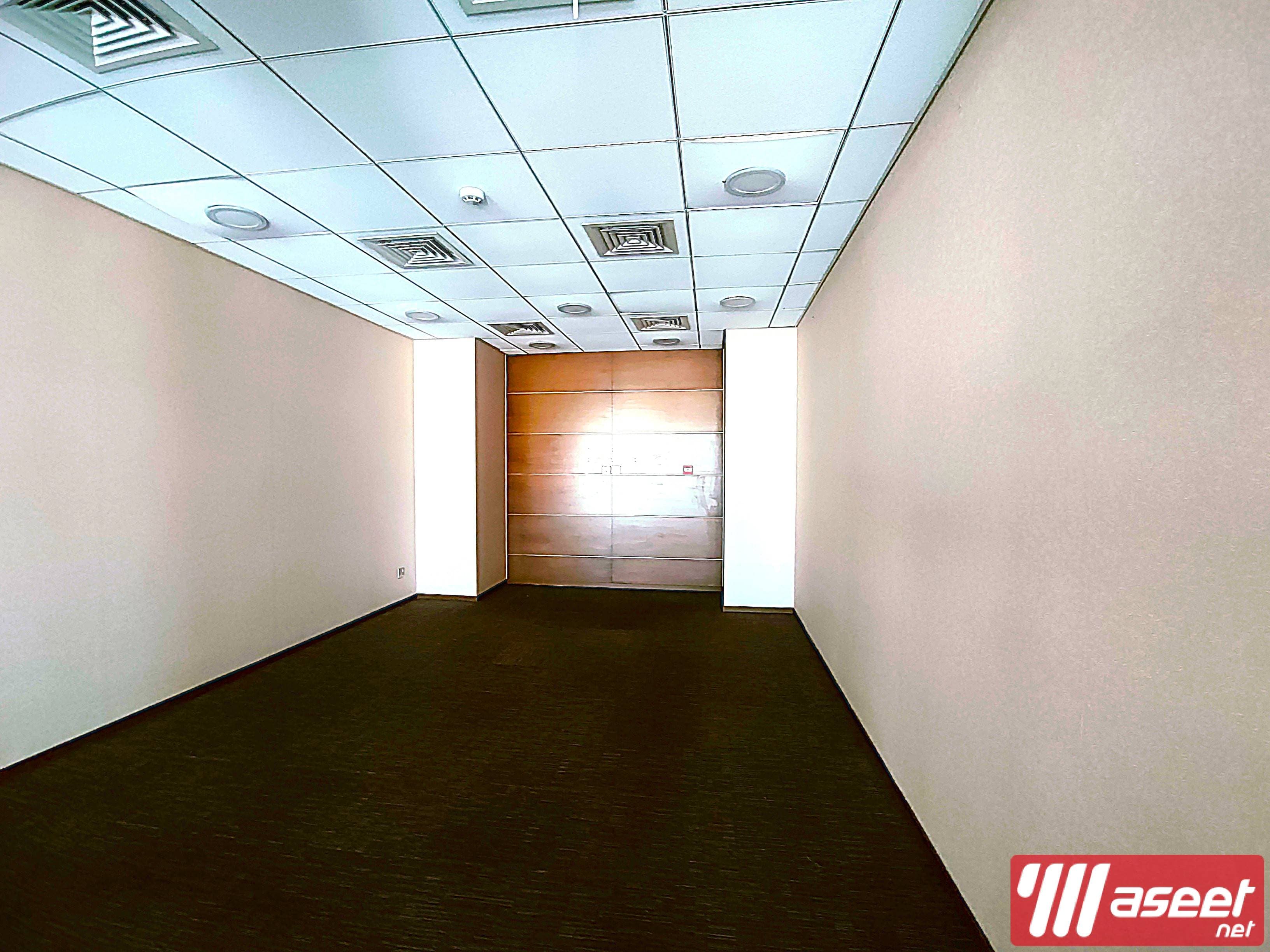 A commercial showroom for rent  1