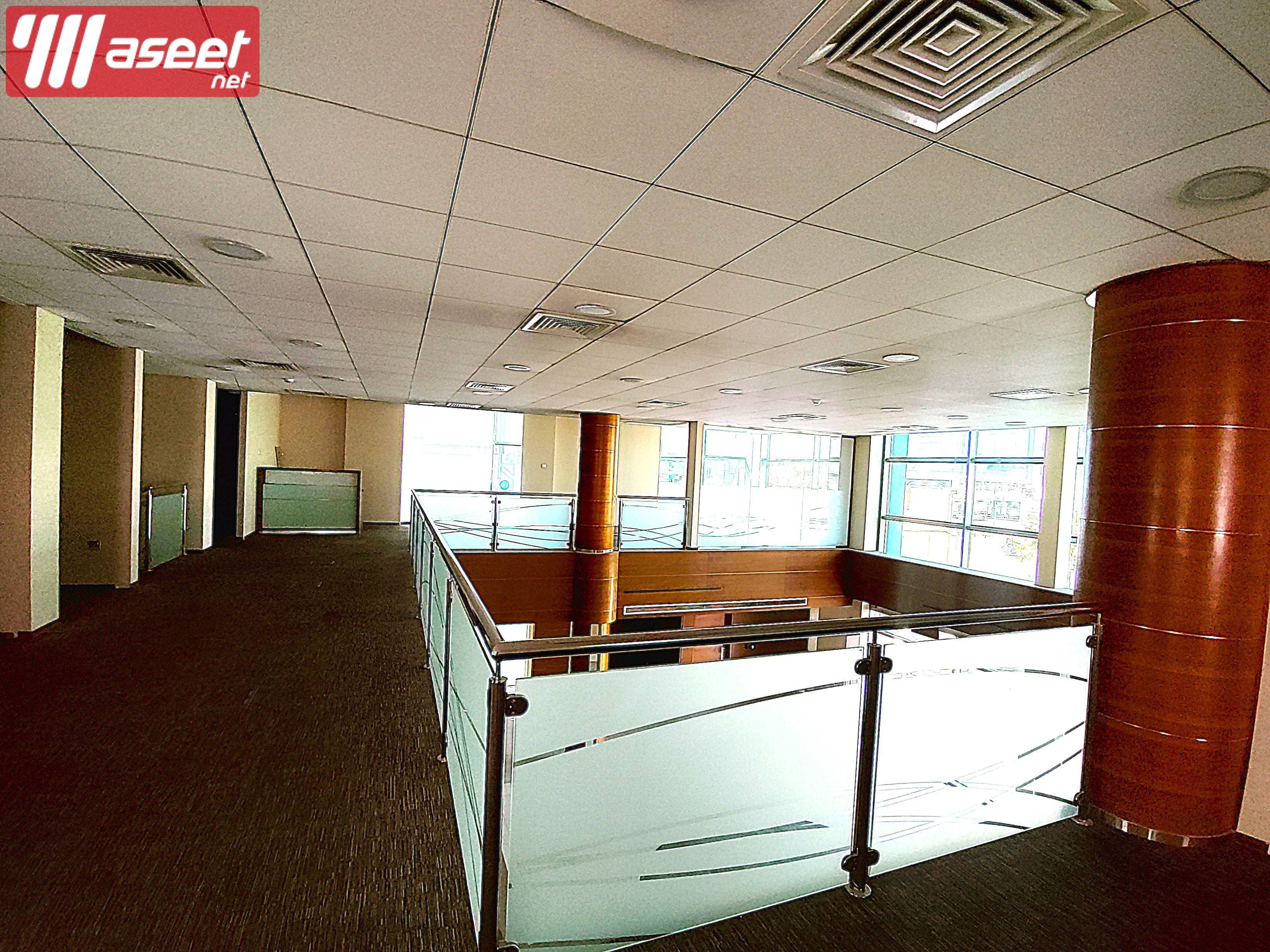 A commercial showroom for rent  3