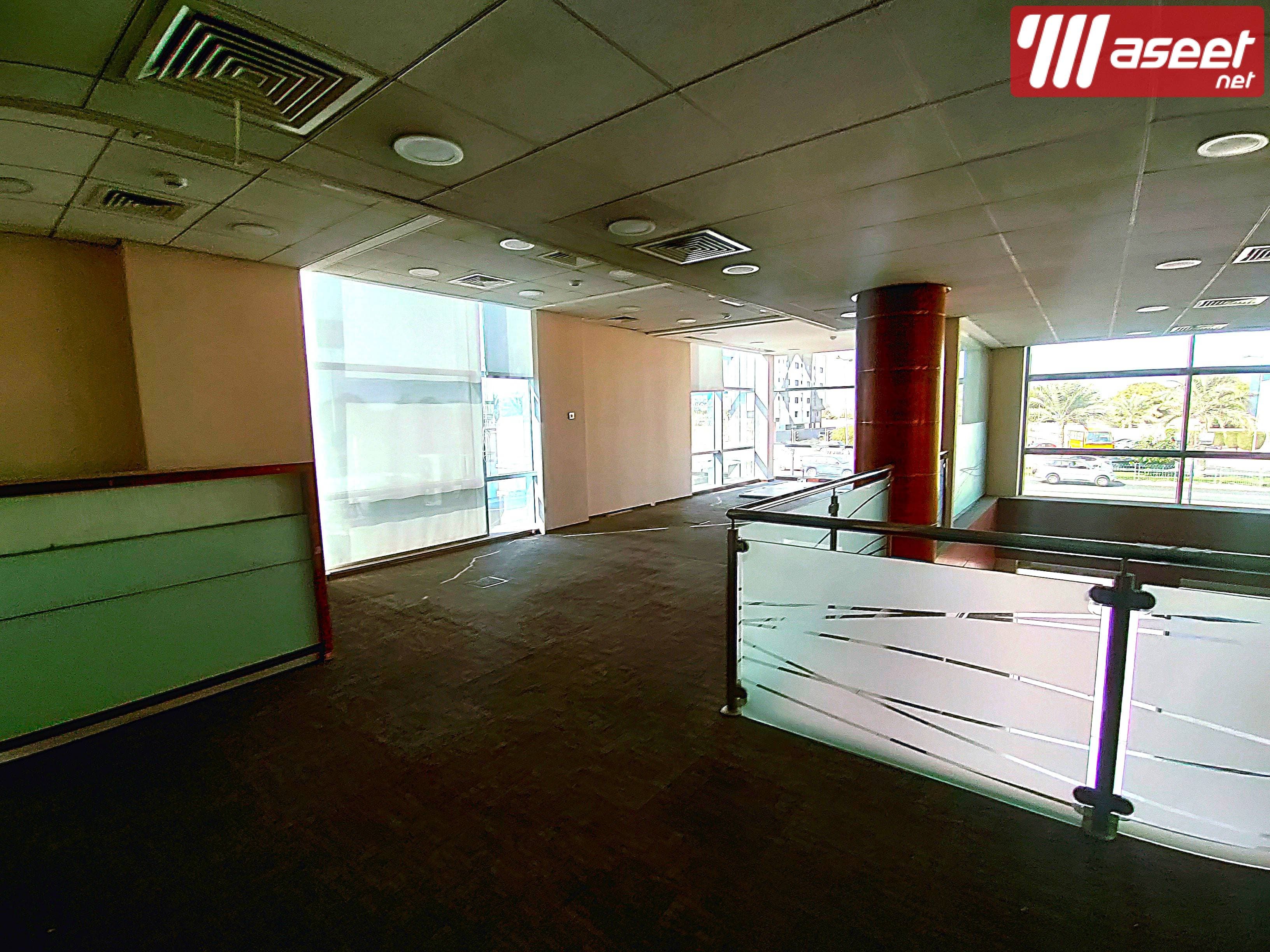 A commercial showroom for rent  2
