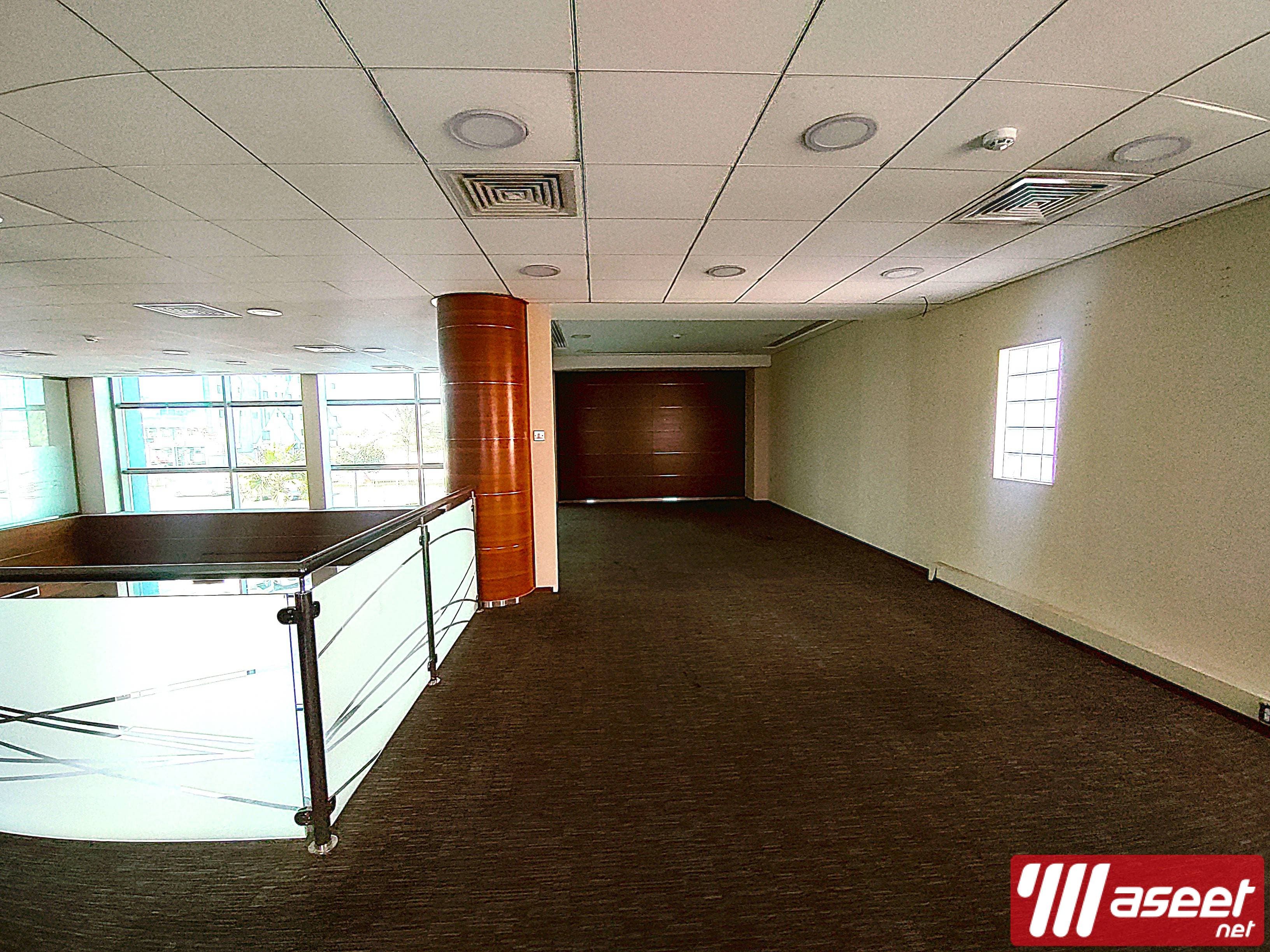 A commercial showroom for rent  4