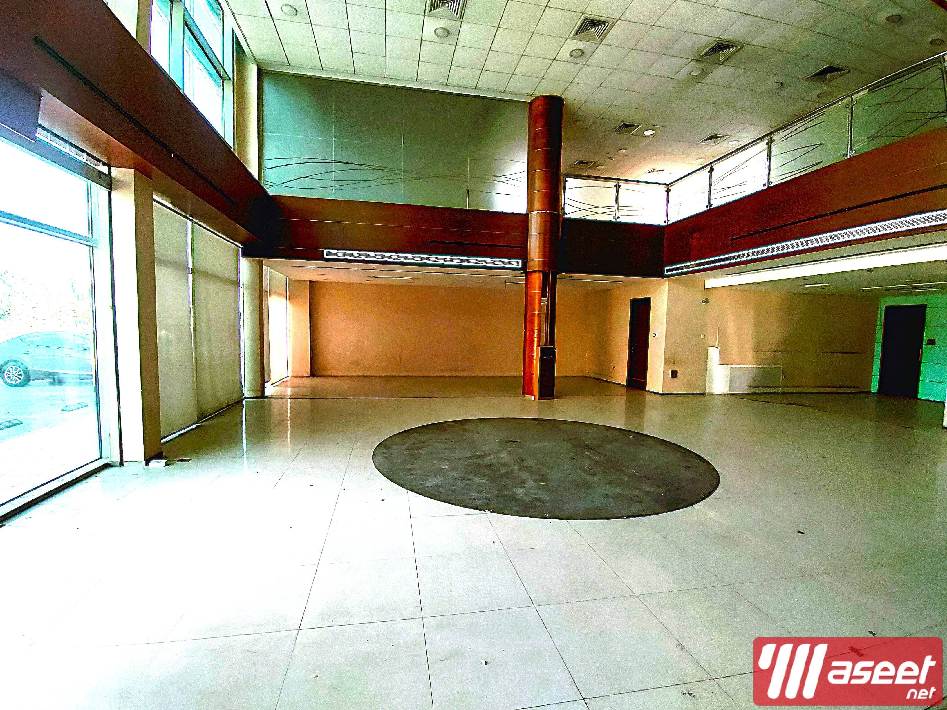 A commercial showroom for rent  5