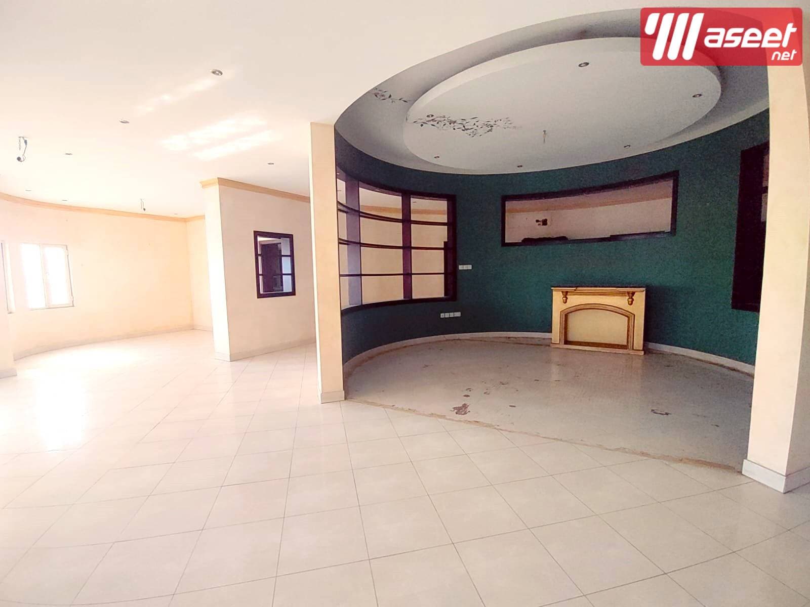 A huge 3-storey villa for sale in Tubli 1
