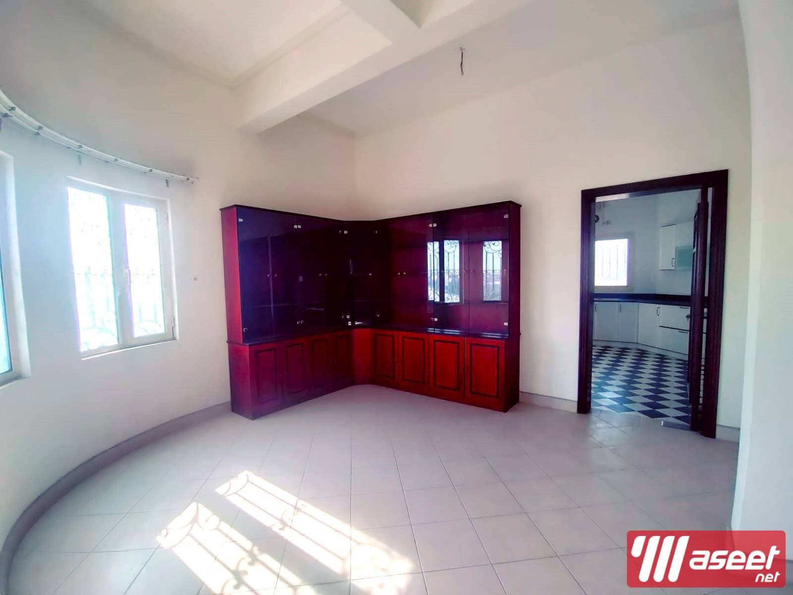 A huge 3-storey villa for sale in Tubli 0