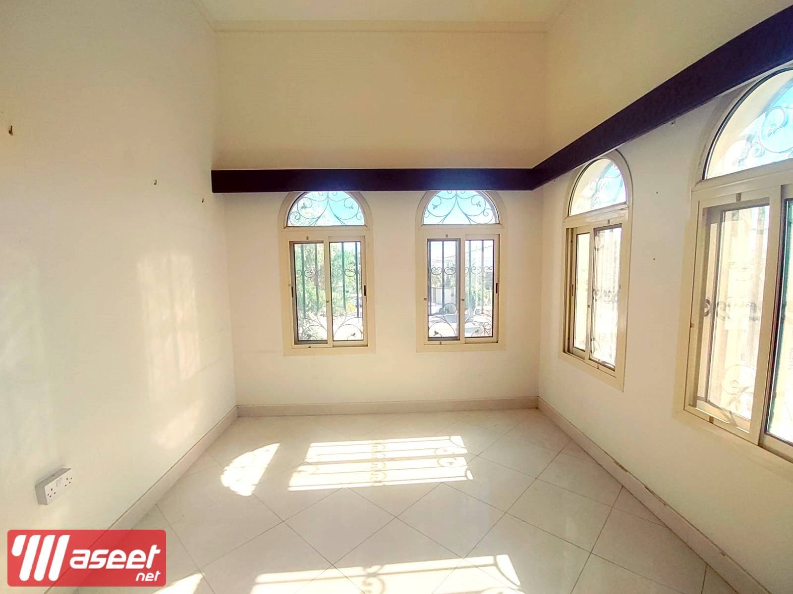 A huge 3-storey villa for sale in Tubli 4