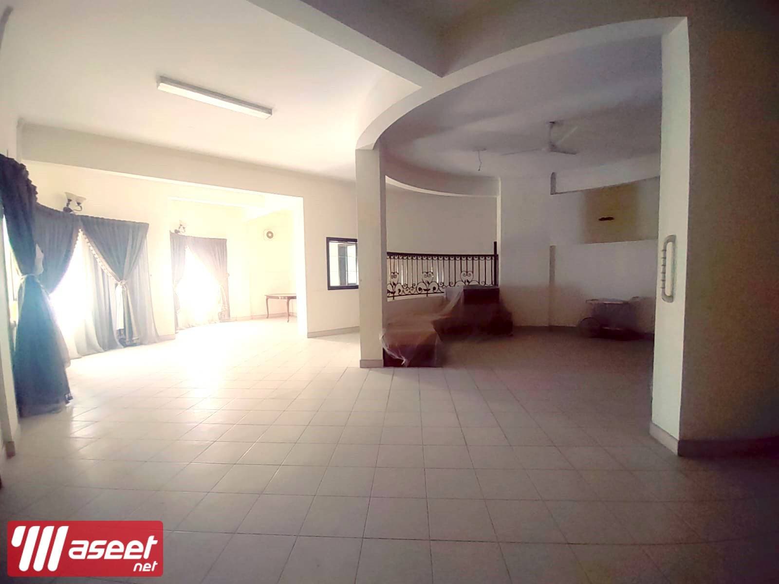 A huge 3-storey villa for sale in Tubli 5