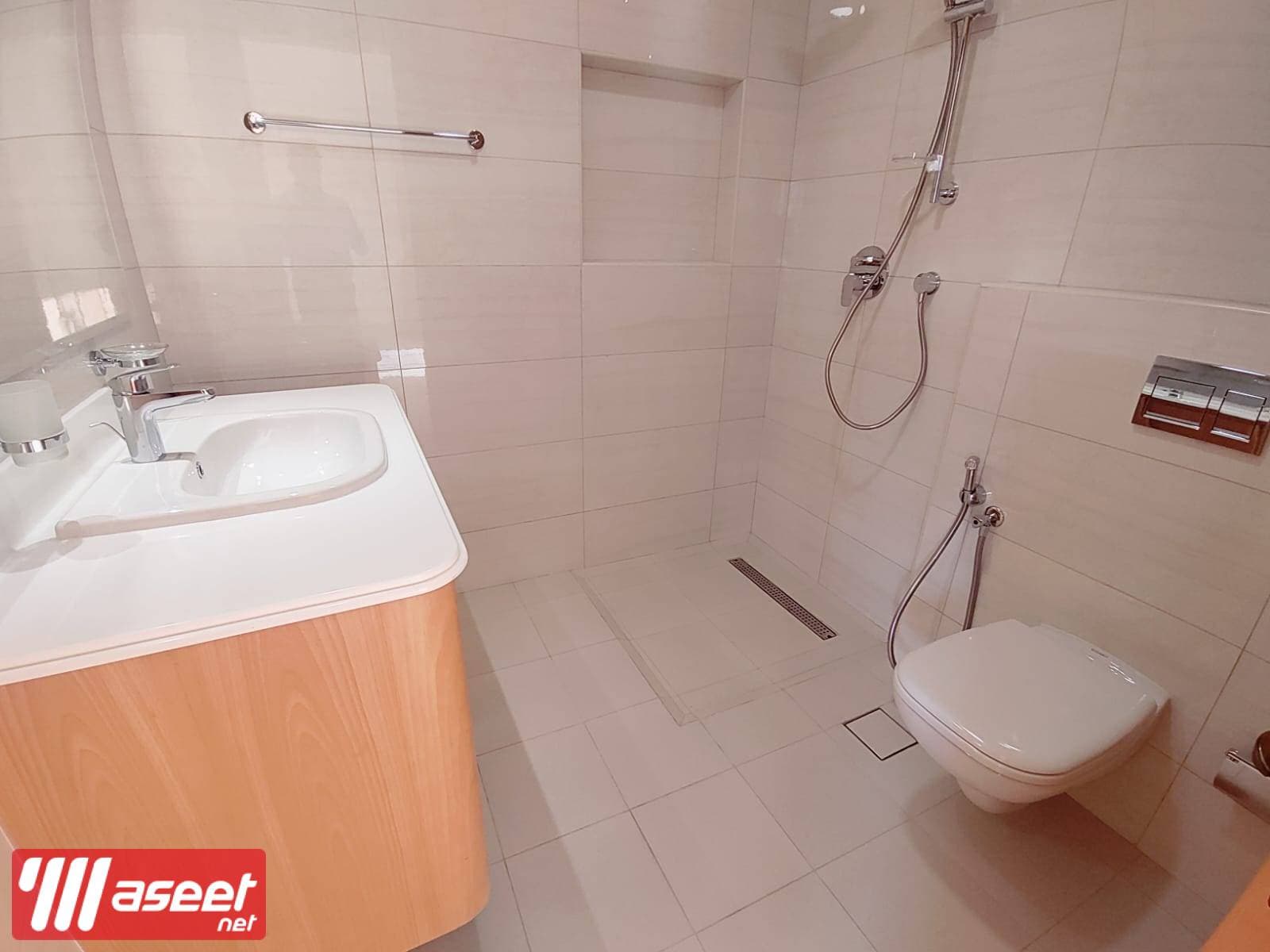 beautiful villa with garden for rent  1
