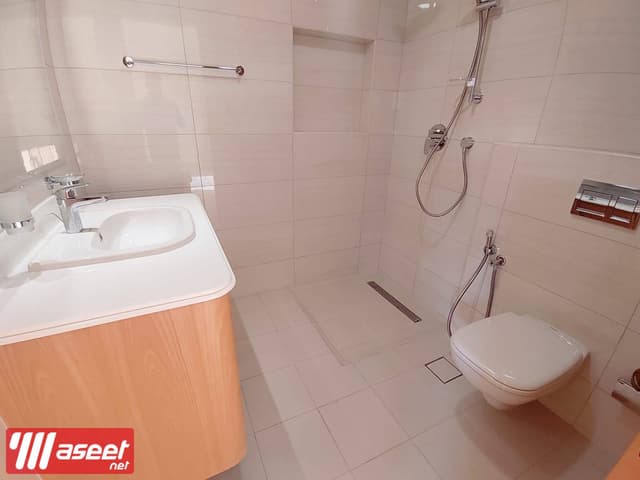 beautiful villa with garden for rent 