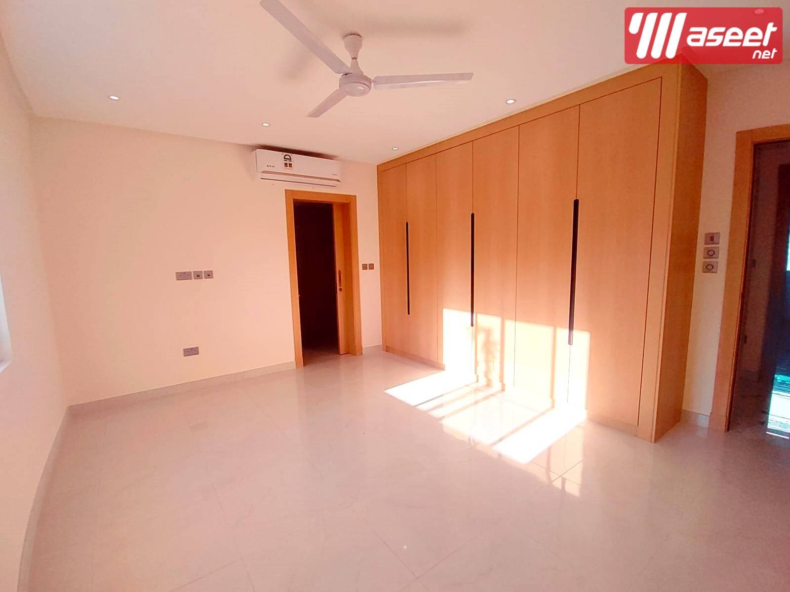 beautiful villa with garden for rent  2